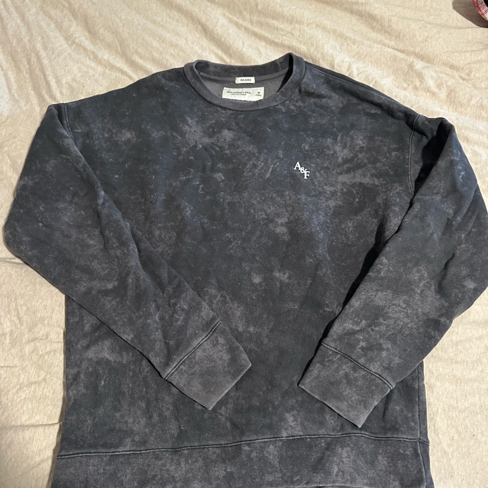 Abercrombie & Fitch black and white crewneck sweatshirt